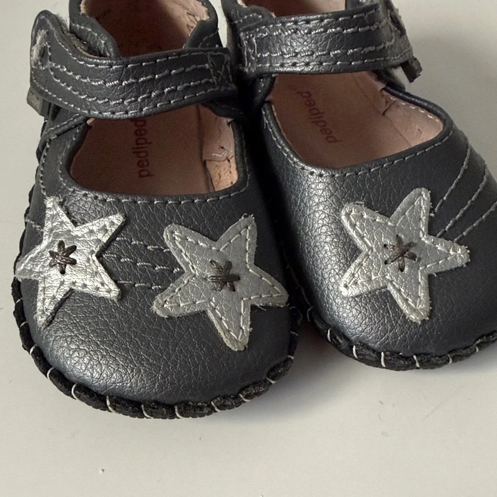 Baby Girls Pediped Starlite Pewter 6-12 month Shoes with Silver Stars like new